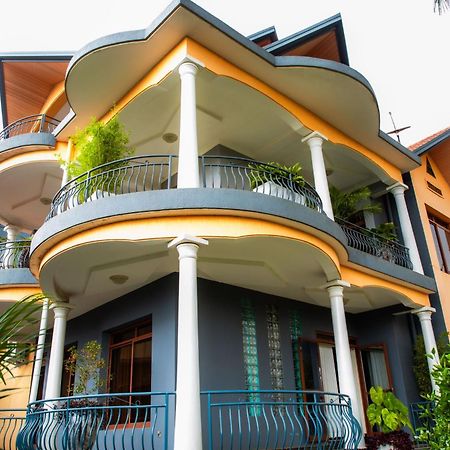 The Vibrant Lodge Gacuriro Kigali Exterior foto