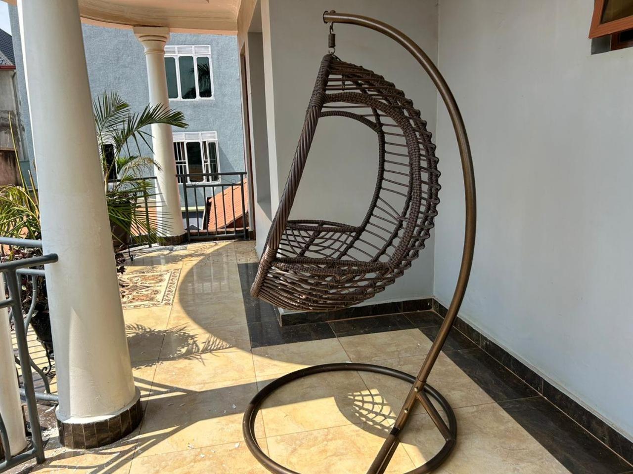 The Vibrant Lodge Gacuriro Kigali Exterior foto