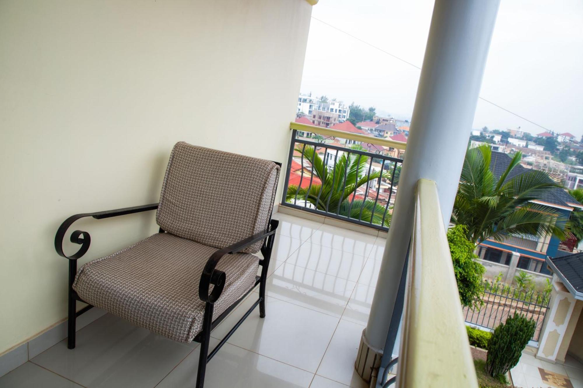 The Vibrant Lodge Gacuriro Kigali Exterior foto